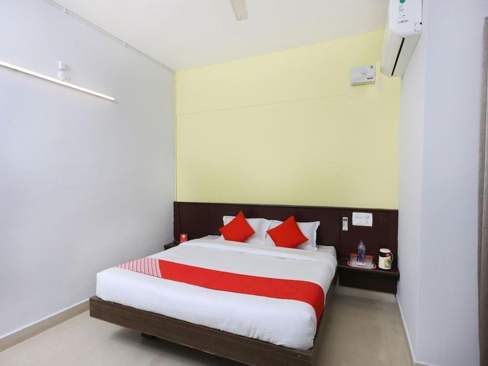 Sai Golden Rooms 蒂鲁帕蒂 外观 照片